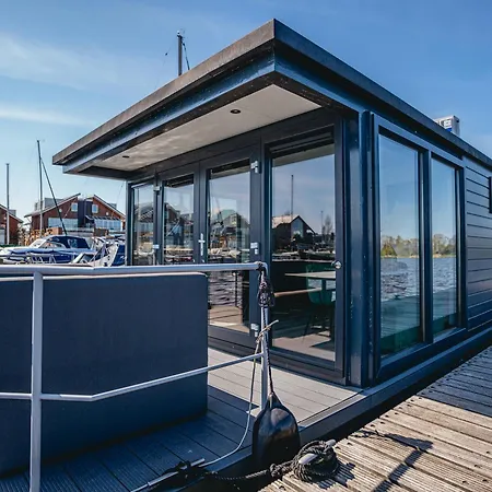 Houseboat Havenlodge 4 Persons Uitgeest