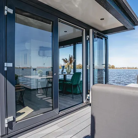 木屋 Houseboat Havenlodge 4 Persons *