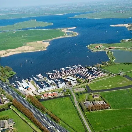 Chalet Houseboat Havenlodge 4 Persons Uitgeest