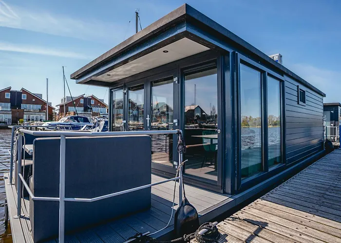 Houseboat Havenlodge 4 Persons Uitgeest