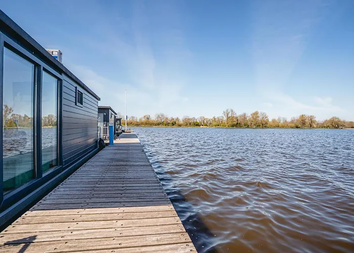 Houseboat Havenlodge 4 Persons * Uitgeest