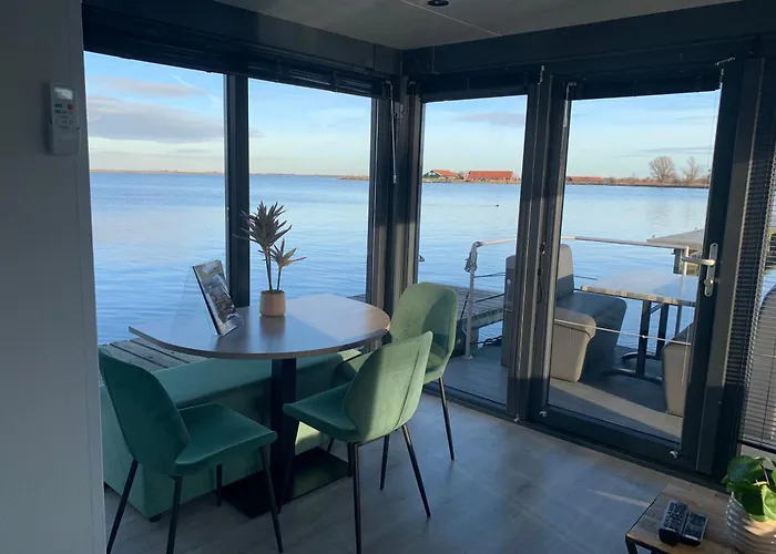 Chalet Houseboat Havenlodge 4 Persons Uitgeest